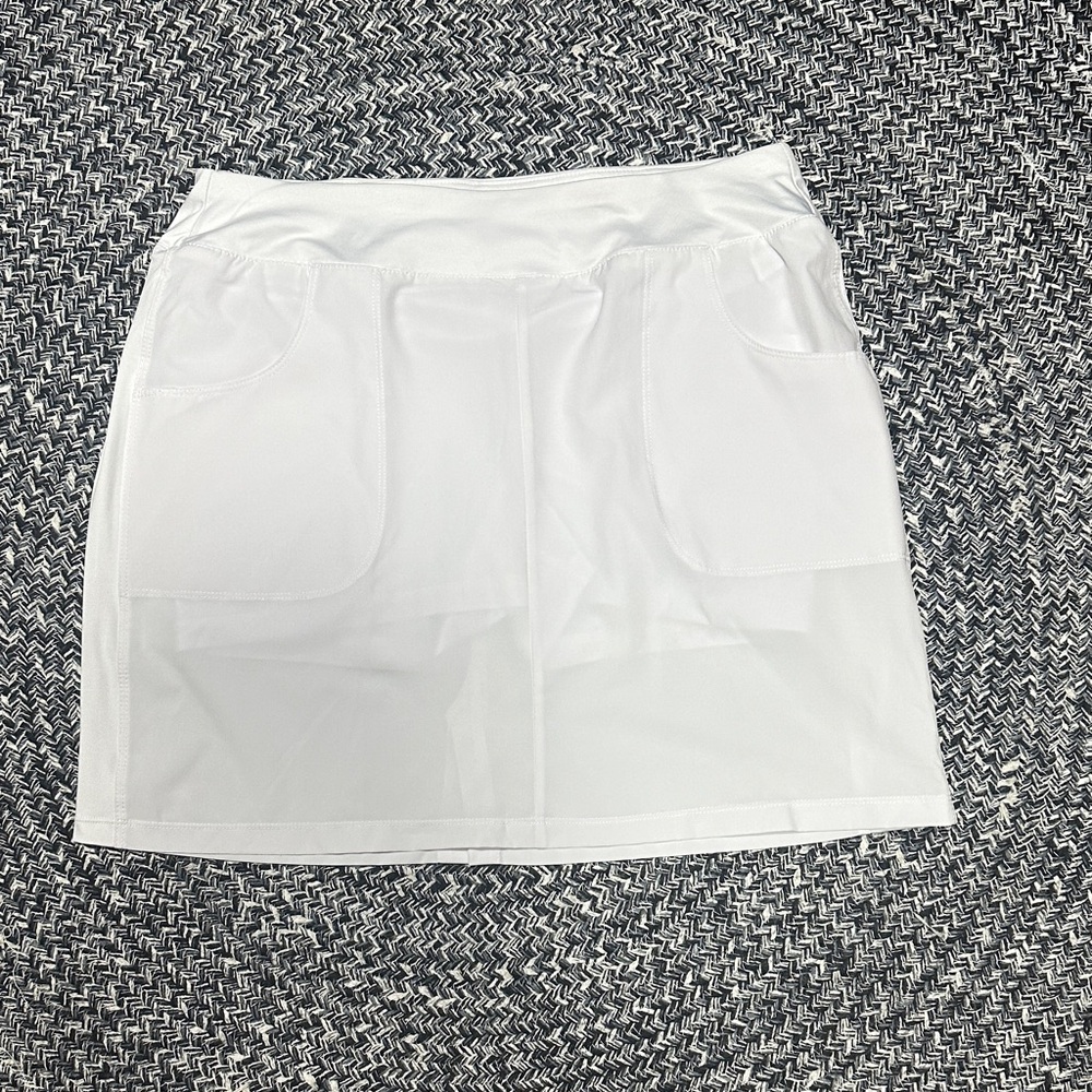 BNWOT Women's Tee Time Pull On White Golf Skort Built In Shorts Pockets M